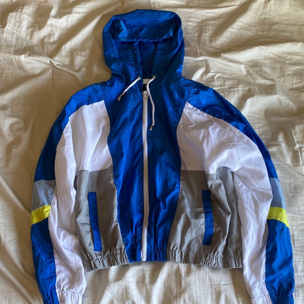 Windbreaker jacket. Blue grey white and yellow. Women’s Size:M